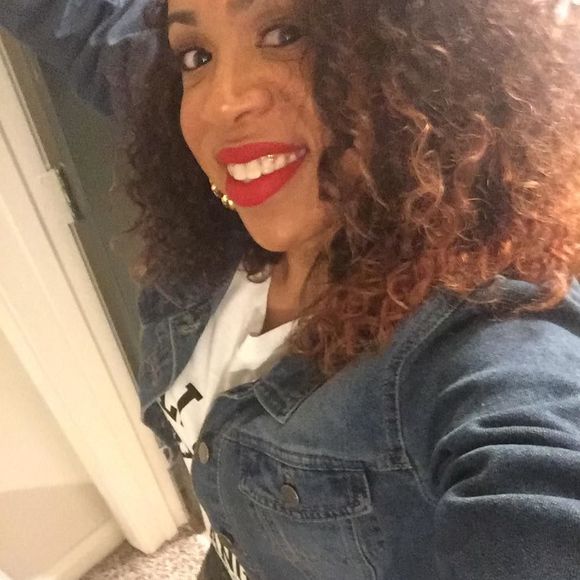 Meet your Posher, Liz - Picture 1 of 1